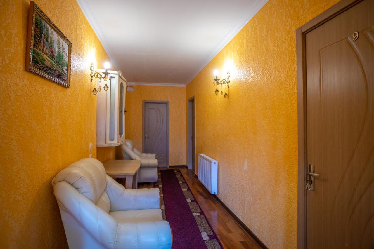Hotel Vladi クタイシ エクステリア 写真