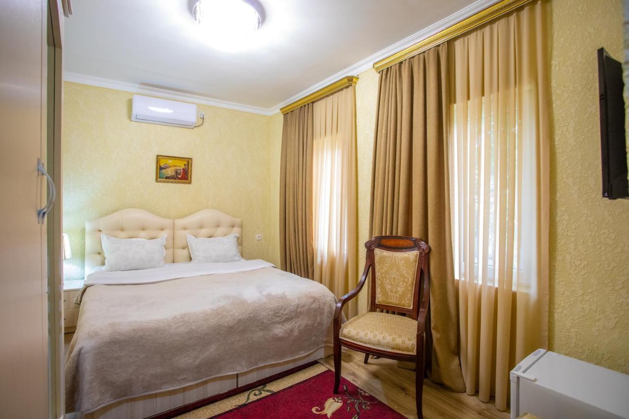 Hotel Vladi クタイシ エクステリア 写真