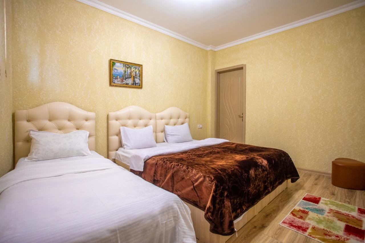 Hotel Vladi クタイシ エクステリア 写真