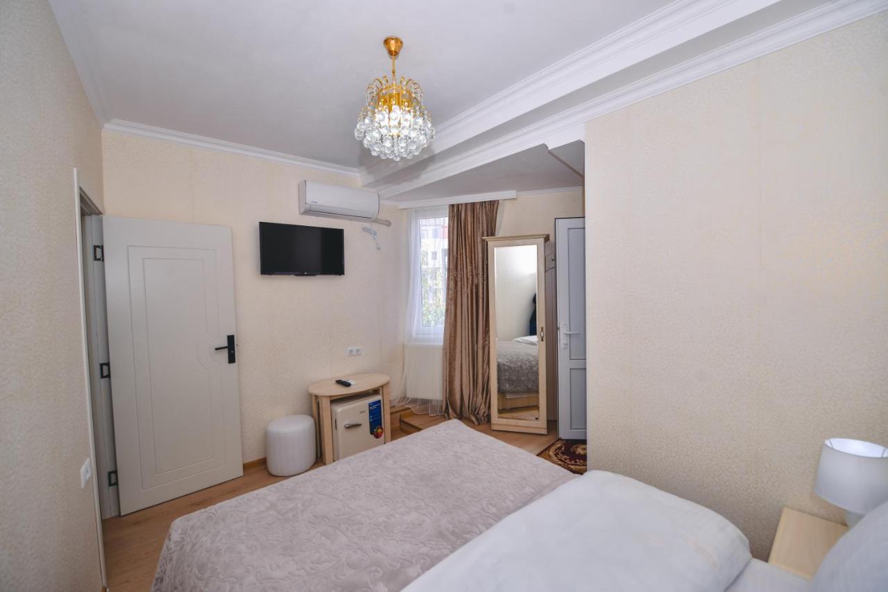 Hotel Vladi クタイシ エクステリア 写真