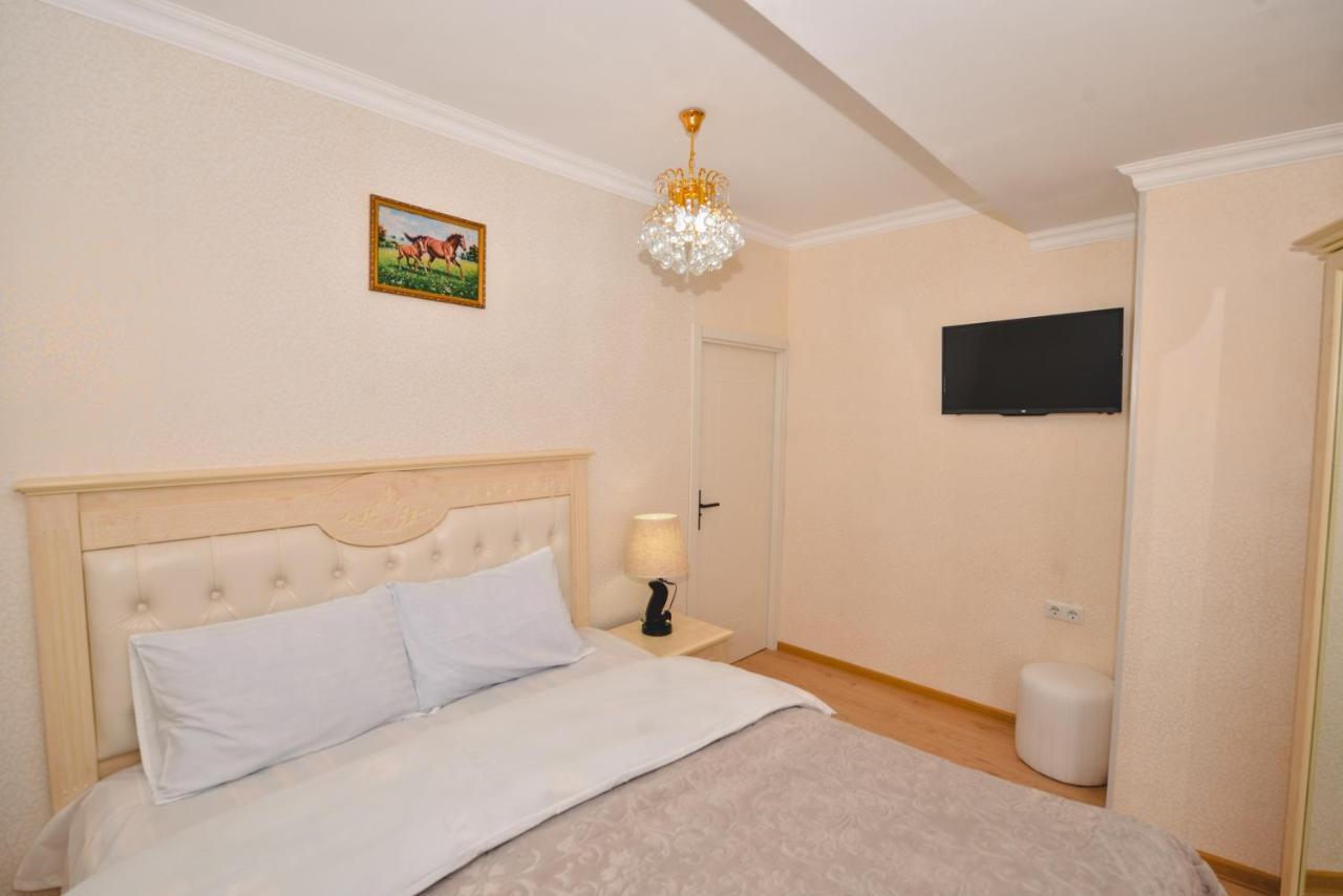 Hotel Vladi クタイシ エクステリア 写真