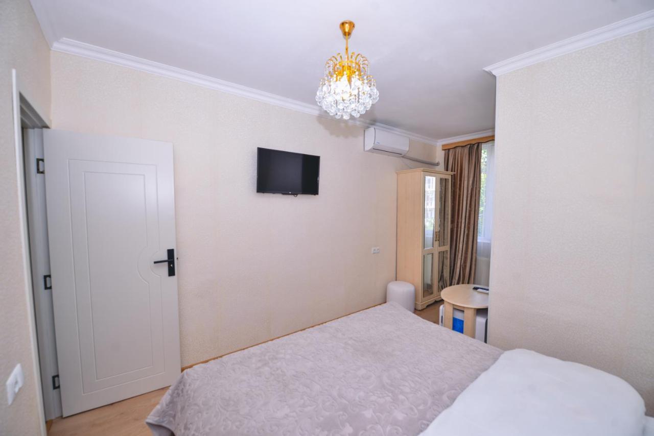 Hotel Vladi クタイシ エクステリア 写真